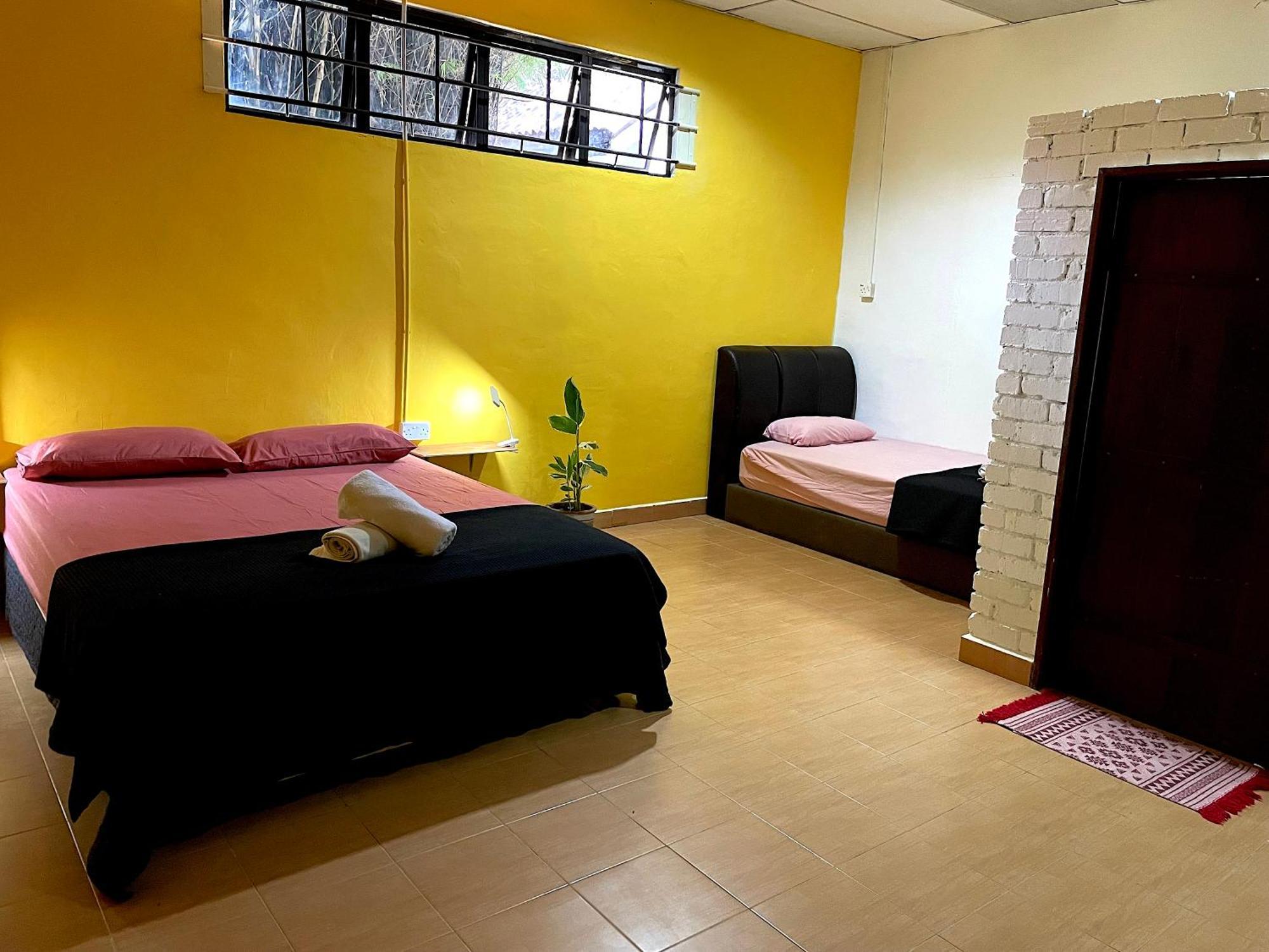Home Sol Guesthouse Pantai Cenang  Exteriör bild